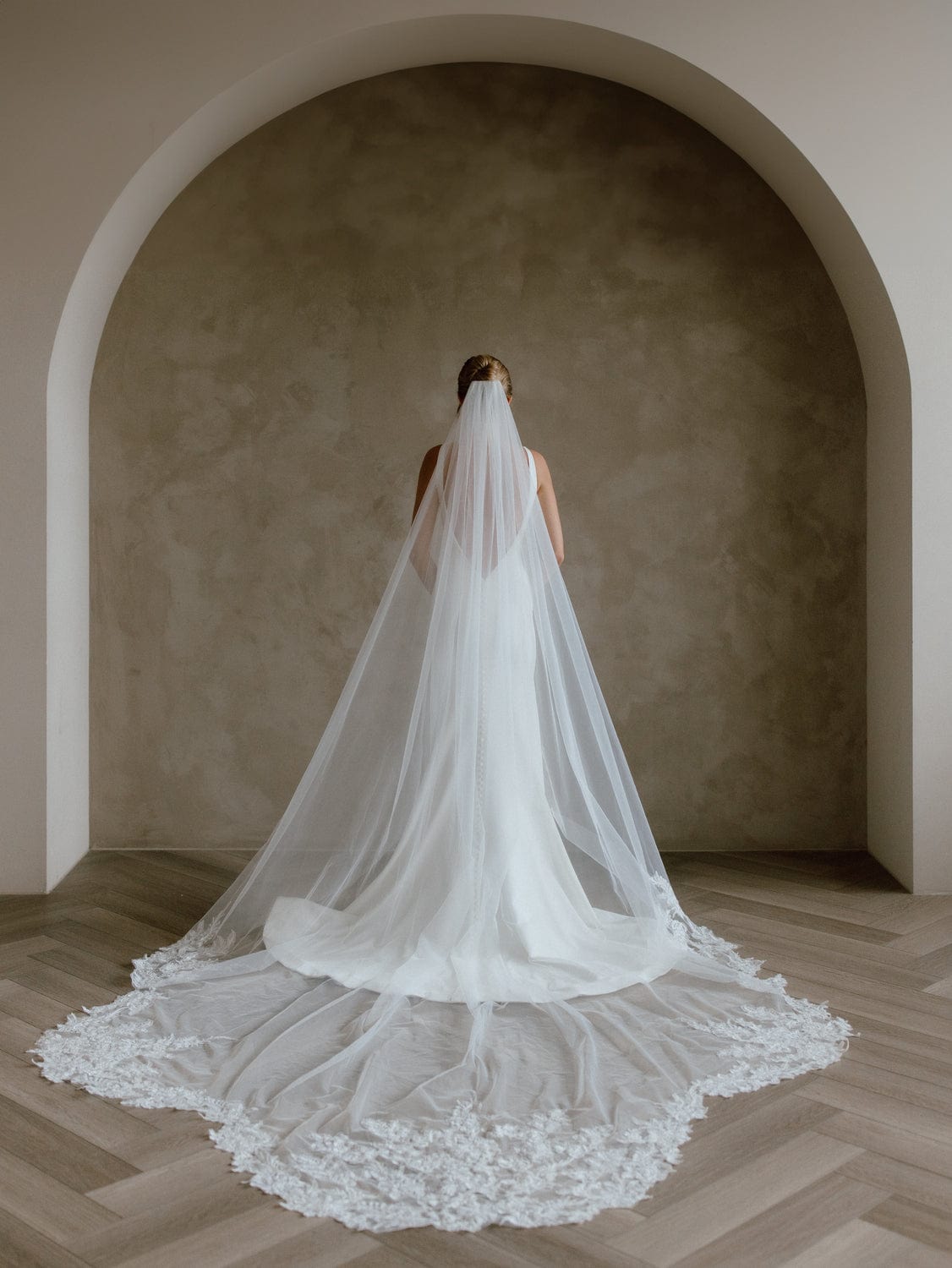 Chic Bridals Bridal Veils Dayna Veil Shop The Dayna Veil In Two Different Colors Wedding Gowns