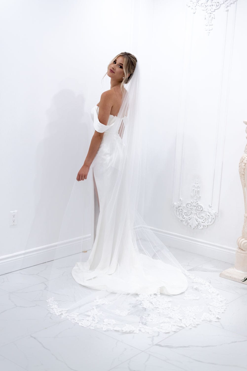 Chic Bridals Bridal Veils Ivory / 3x3.5 "Royal" Diva Veil Wedding Gowns